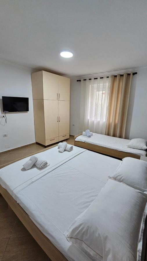 בראט Aliaj Guest House מראה חיצוני תמונה