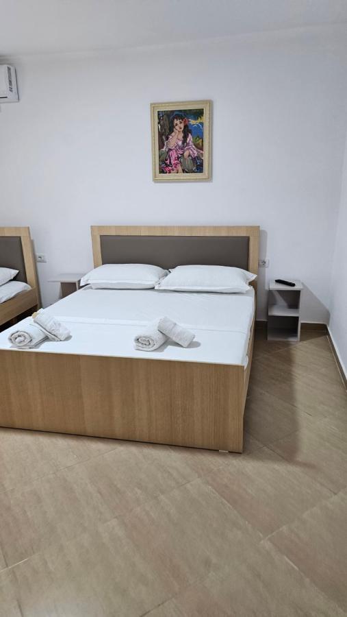 בראט Aliaj Guest House מראה חיצוני תמונה