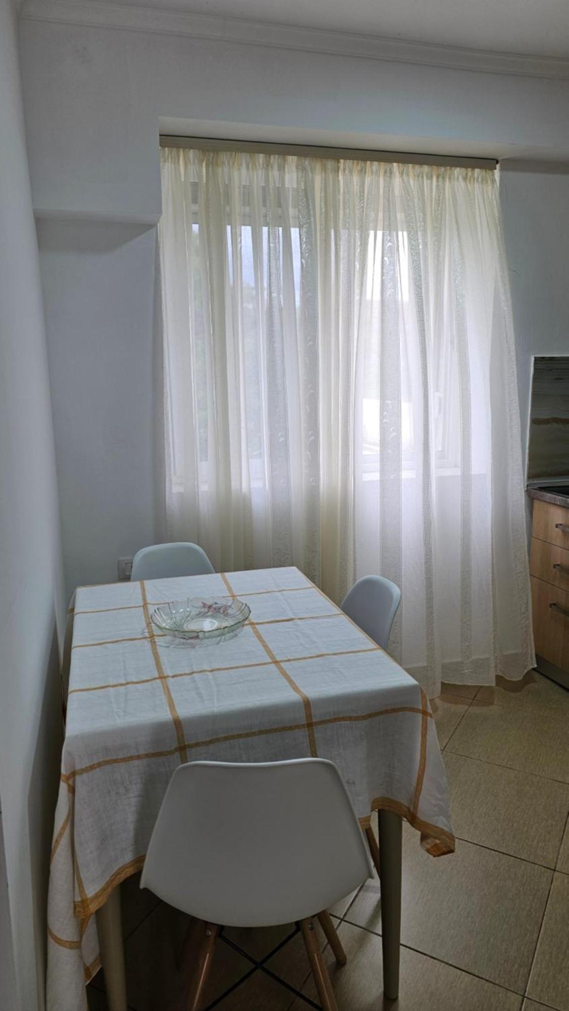 בראט Aliaj Guest House מראה חיצוני תמונה