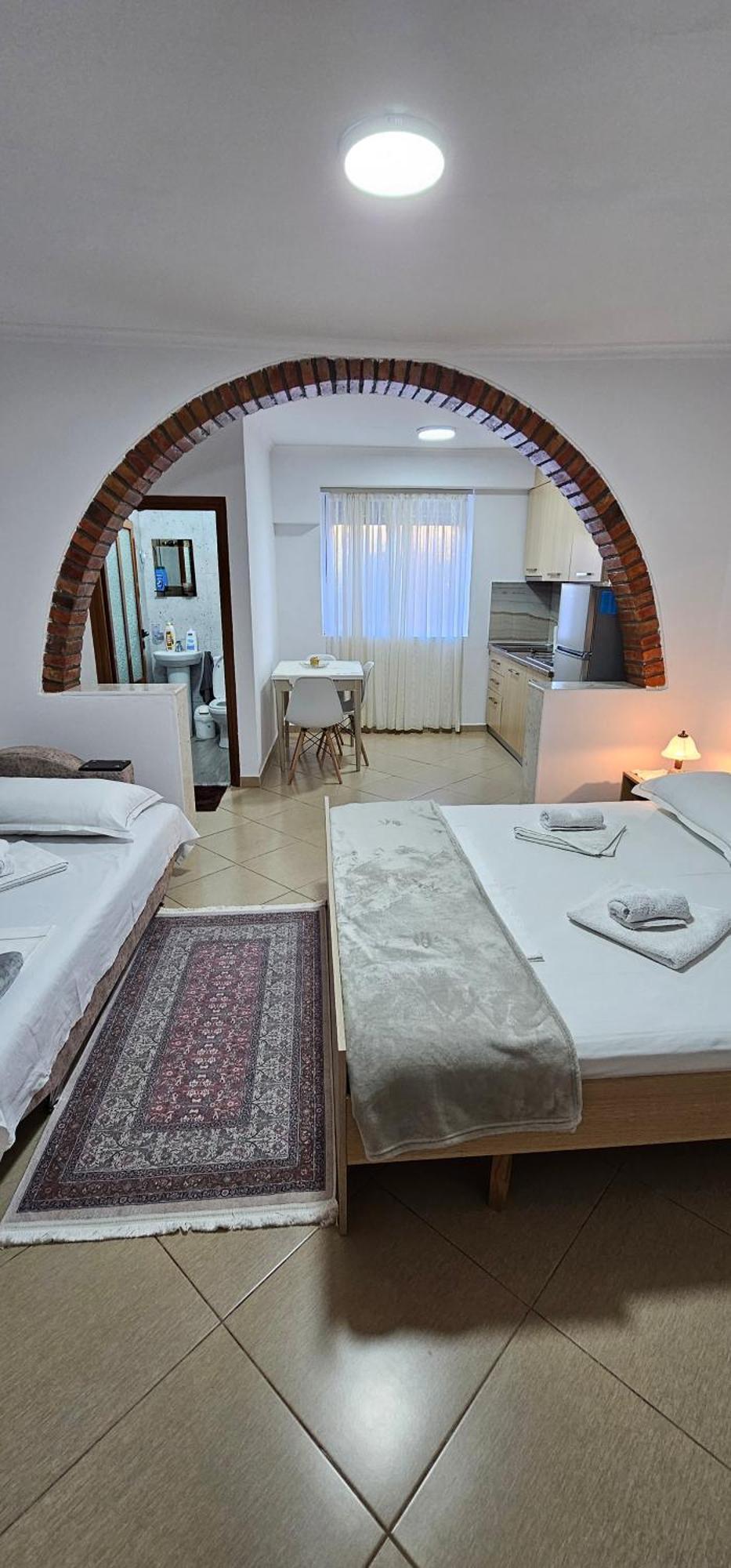 בראט Aliaj Guest House מראה חיצוני תמונה