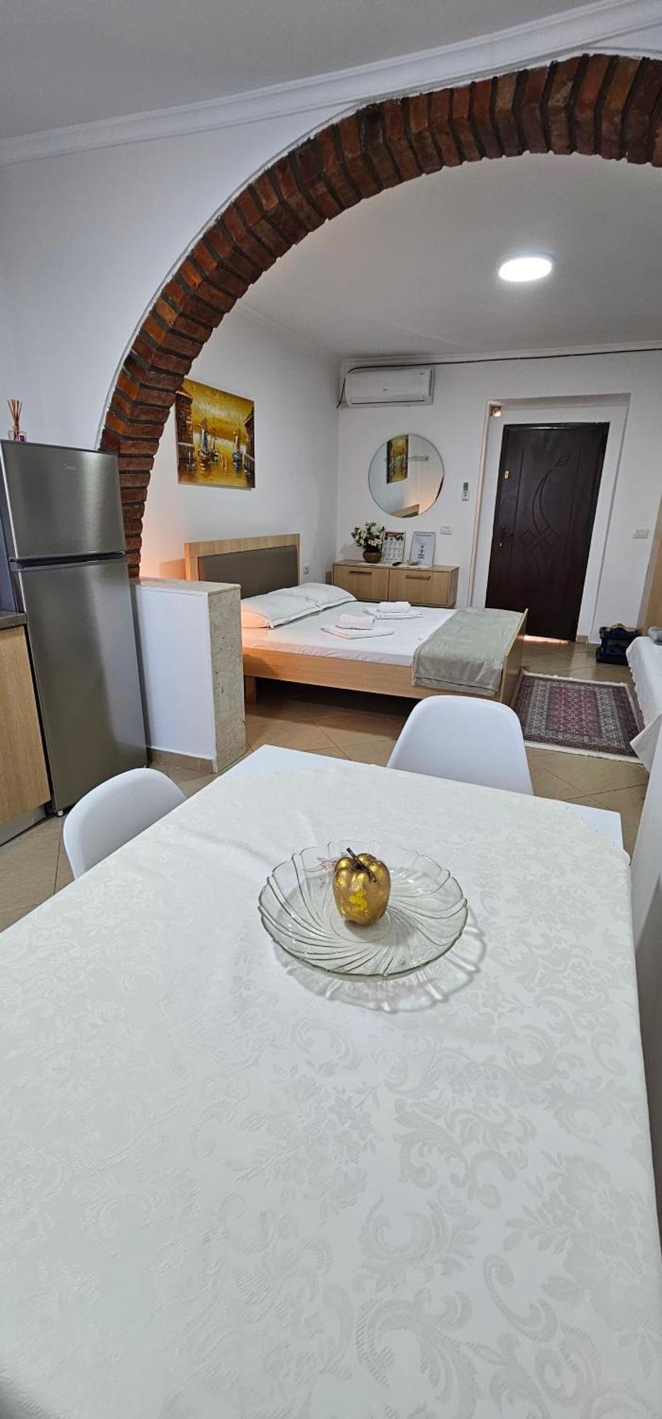 בראט Aliaj Guest House מראה חיצוני תמונה