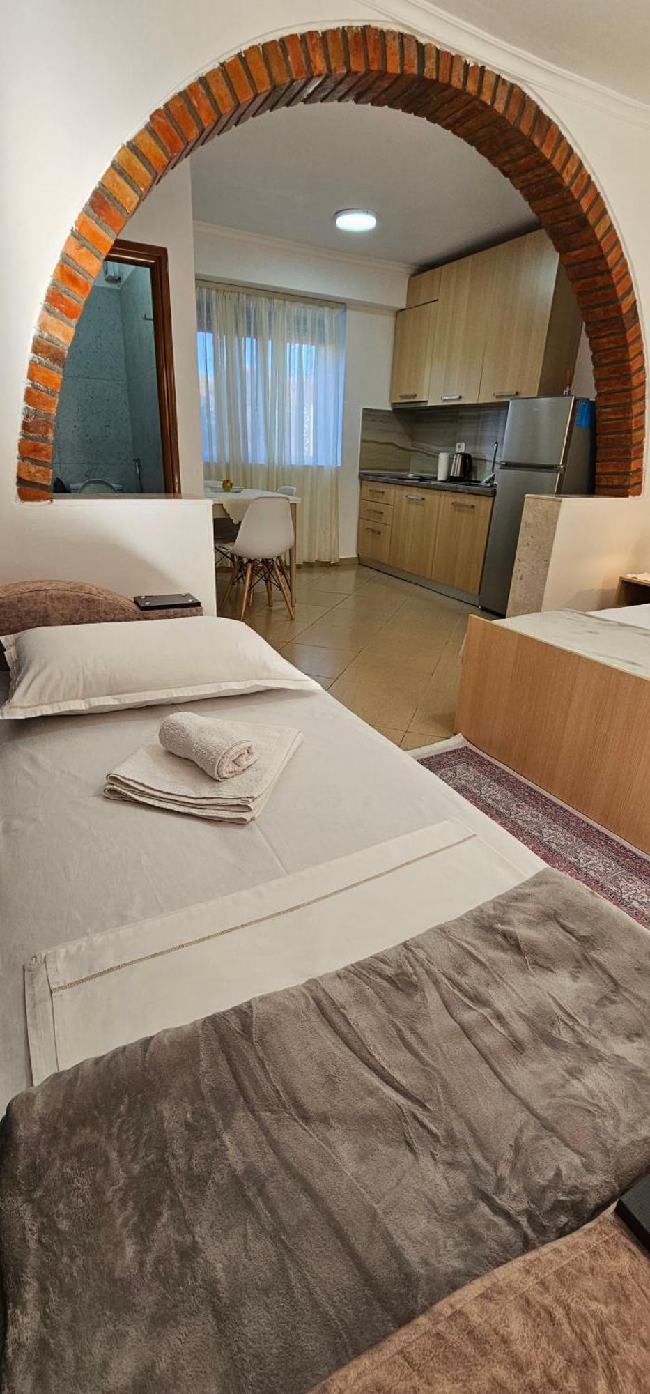 בראט Aliaj Guest House מראה חיצוני תמונה