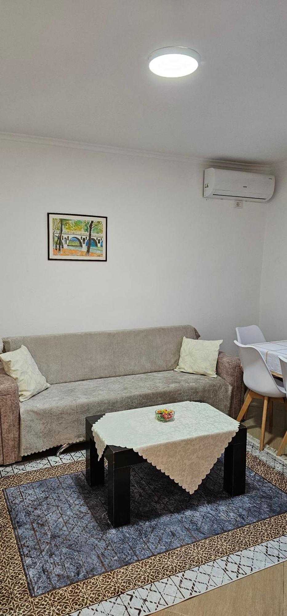 בראט Aliaj Guest House מראה חיצוני תמונה