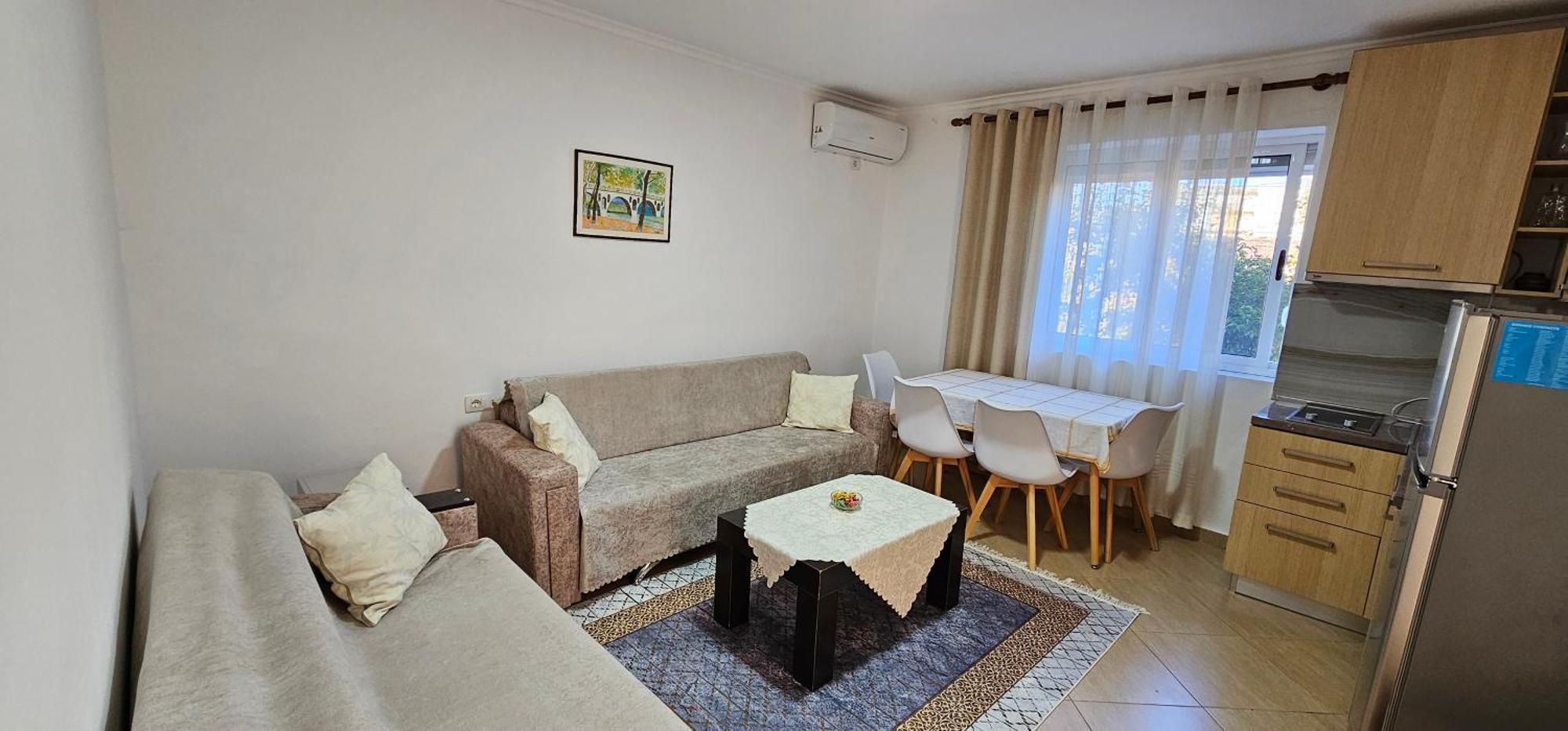 בראט Aliaj Guest House מראה חיצוני תמונה