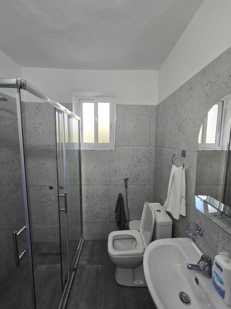 בראט Aliaj Guest House מראה חיצוני תמונה